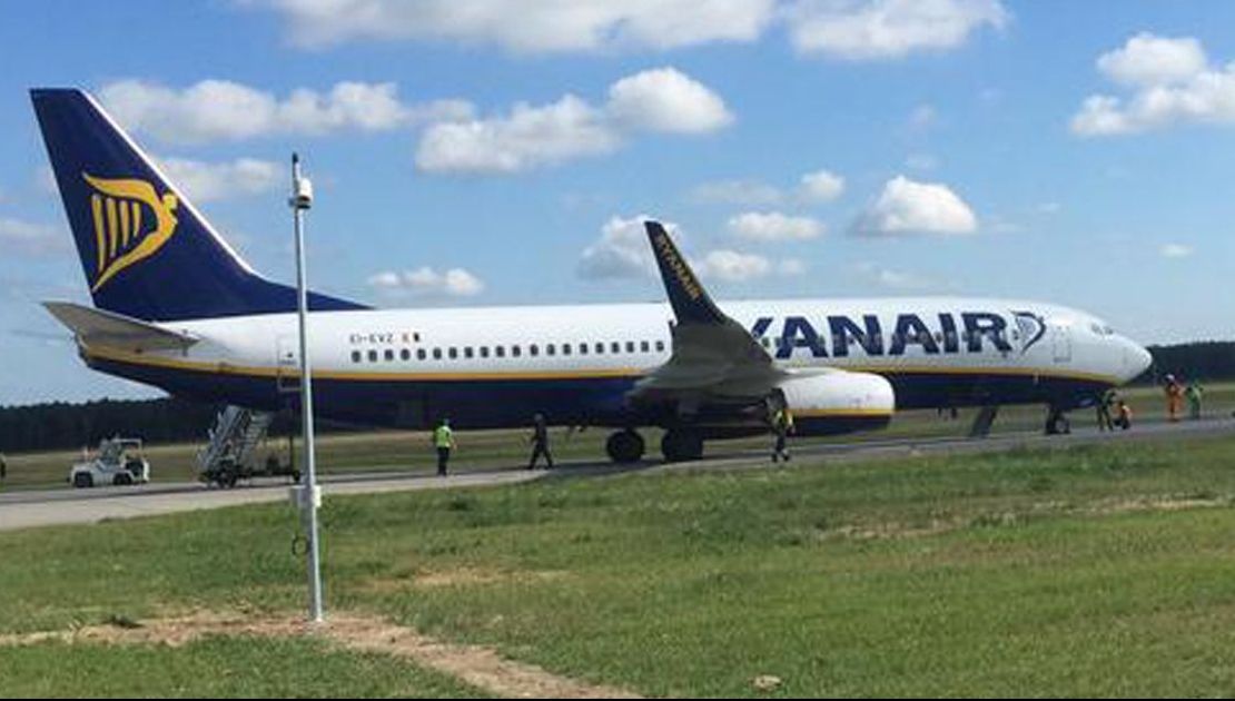 Aterizare de urgenţă pe un aeroport din Varşovia! Avionul de linie ar fi avut o "bombă" la bord