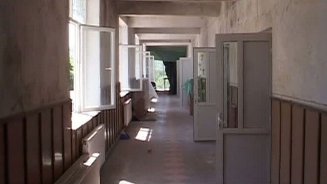 Au vrut să renoveze şcoala şi de fapt au distrus-o 