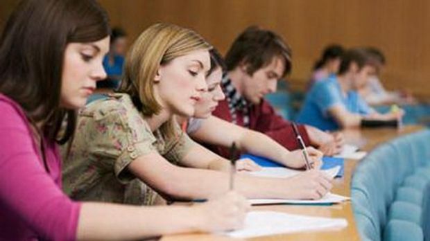 Cele mai căutate facultăți din România. Aici e concurenţă de 10 pe loc