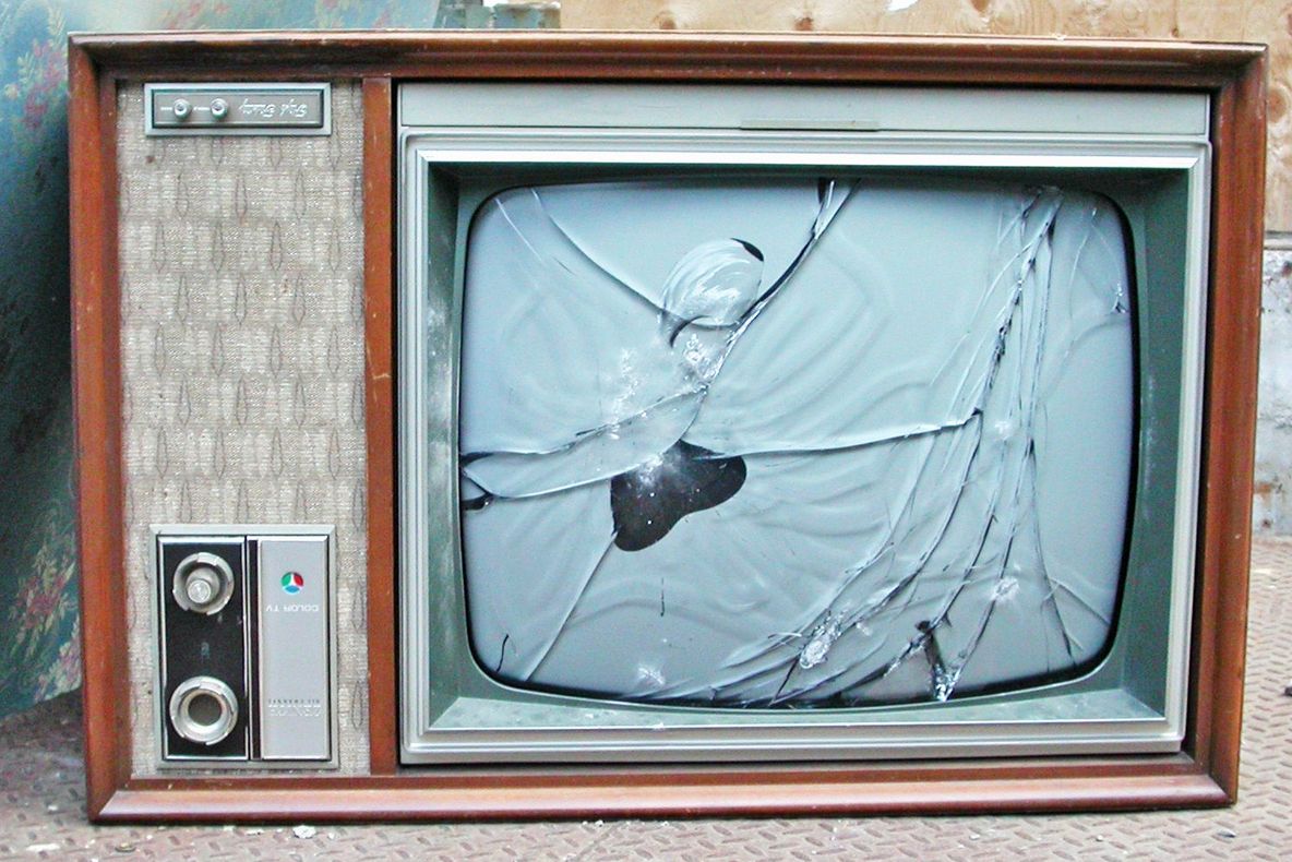 Topul televizoarelor pe care să le cumperi în această vară!