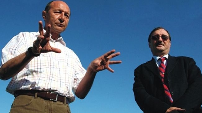 Cu familia la DNA. Fratele, ginerele şi nepotul lui Băsescu, probleme mari cu justiţia