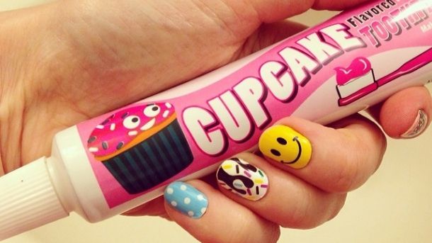 Cum să foloseşti pasta de dinţi pentru o manichiură impecabilă 