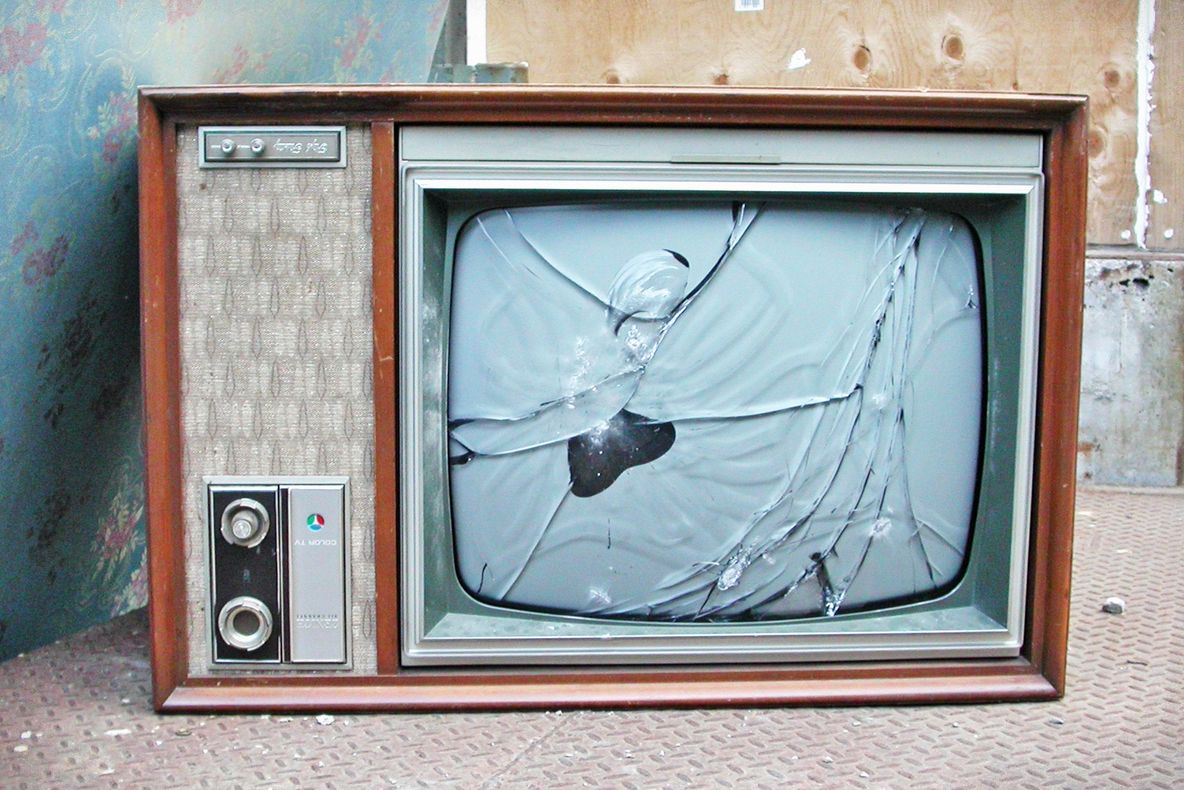 Comunismul, mai aproape? Televiziunea în România se schimbă radical de azi