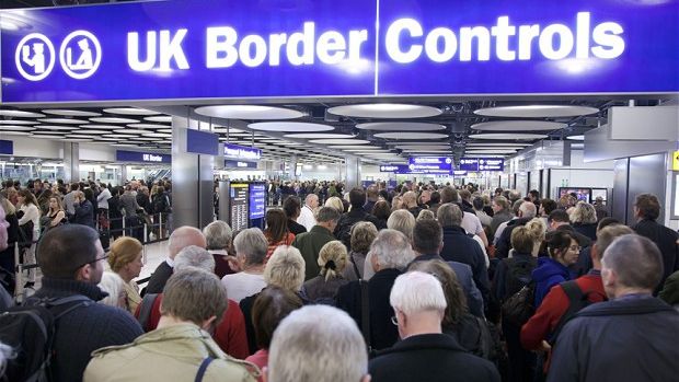 Numărul românilor ce muncesc legal în Marea Britanie s-a dublat în ultimul an