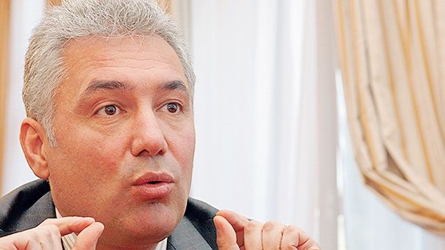 Videanu, lăsat de instanţă să plece în Italia după marmură