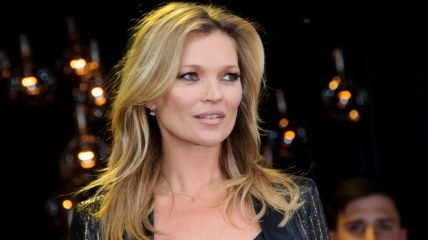 Kate Moss, în costum de baie de 45 de ani - FOTO