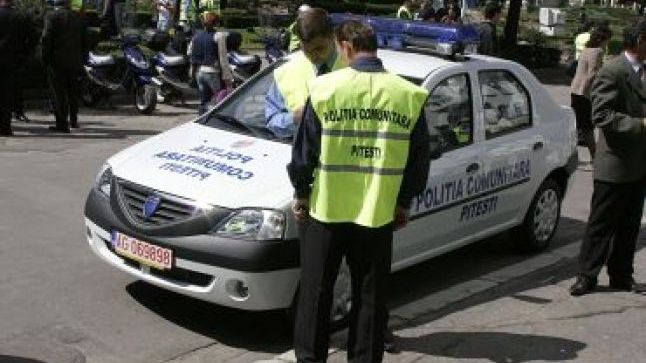 Bărbat tăiat cu o macetă în centrul Piteştiului. Agresorul a fugit