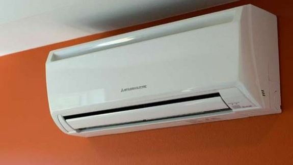 Reduceri eMAG la aparate de aer condiționat. Canicula continuă încă 2 săptămâni, ai neaparată nevoie