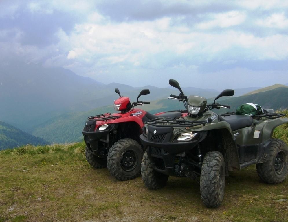 Accidente montane. Un bărbat și-a fracturat o mână, o altă persoană a căzut în prapastie