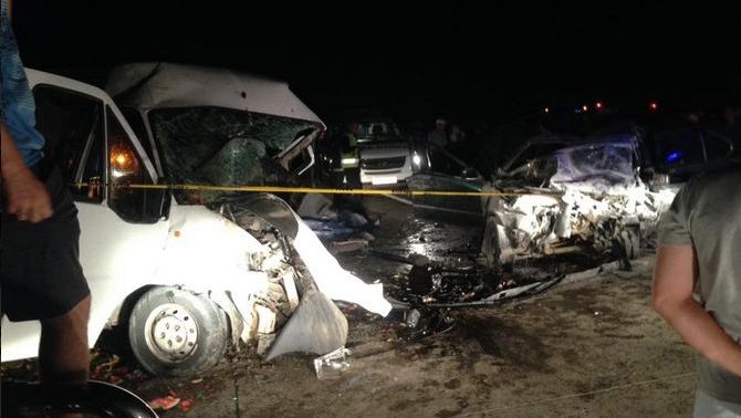 Copii rămaşi fără tată, părinţi fără copii. 2 mașini, pulverizate într-un teribil accident: 5 morți