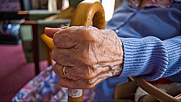 Au descoperit elixirul tinereţii. Iată ce declanşează procesul de îmbătrâinire