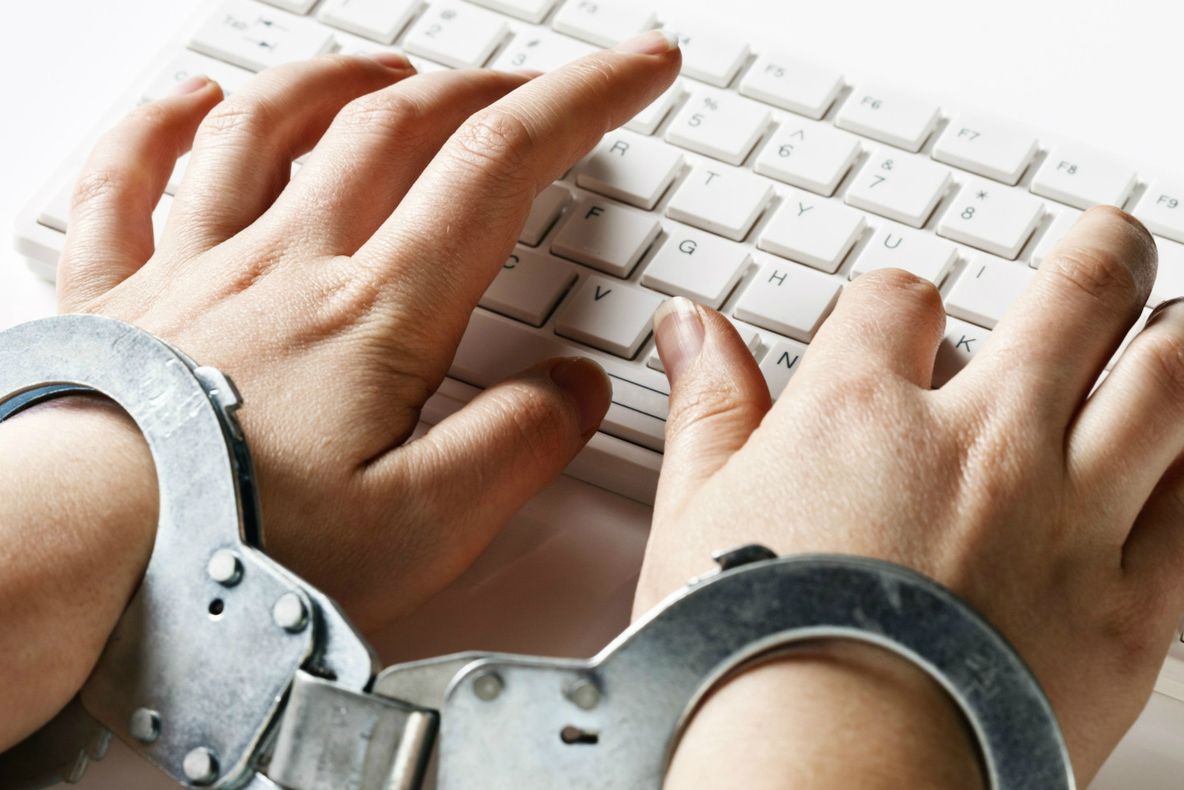 Ne controlează ca pe animale! Pe ce site-uri nu vom mai putea intra