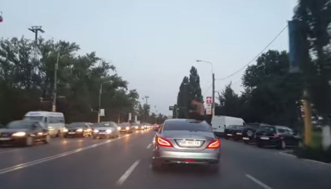 Imagini uimitoarea la Mamaia. Ce au văzut turiștii și localnicii pe capota unei mașini