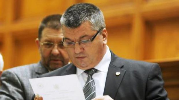 Senator adus cu mandat, în urma unei confuzii, la un proces la Tribunalul București. Reacția sa