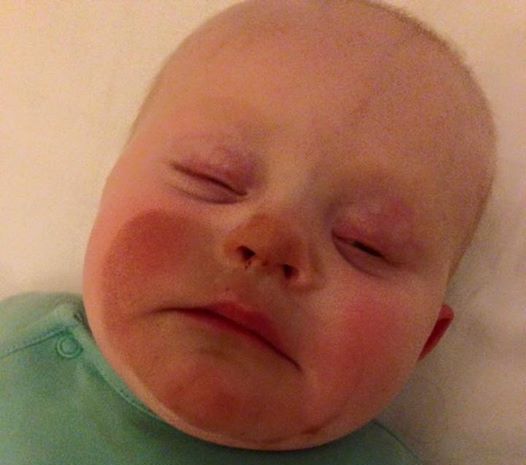 A mers la un salon de bronzat, apoi și-a alăptat copilul. Ce a pățit micuțul este șocant