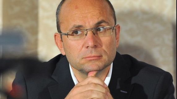 Cozmin Guşă: Partidul nu îl mai vrea pe Victor Ponta. Este un pacient ţinut artificial în funcţie