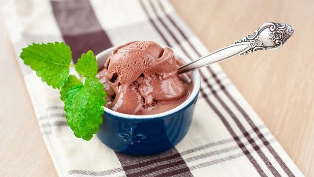 Îngheţată de ciocolată cu doar trei ingrediente