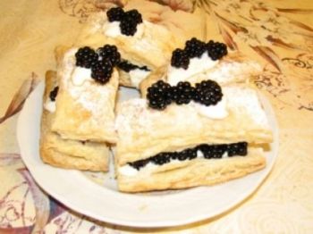 Desert rapid de vară, cu mascarpone și mure. Gata în 30 de minute 