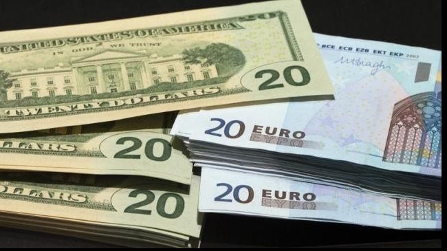 CURS BNR. Dolarul atinge maximul ultimelor 8 luni