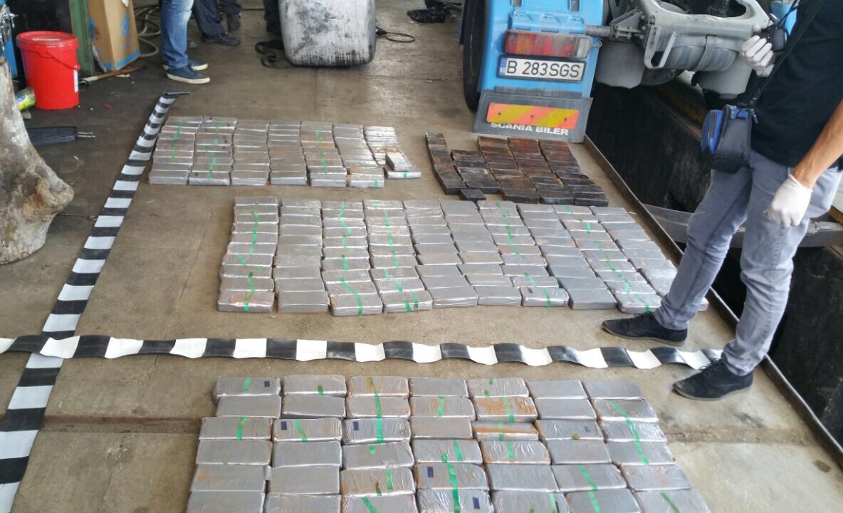 O rețea de traficanți de heroină care opera în toată Europa, inclusiv în România, destructurată 