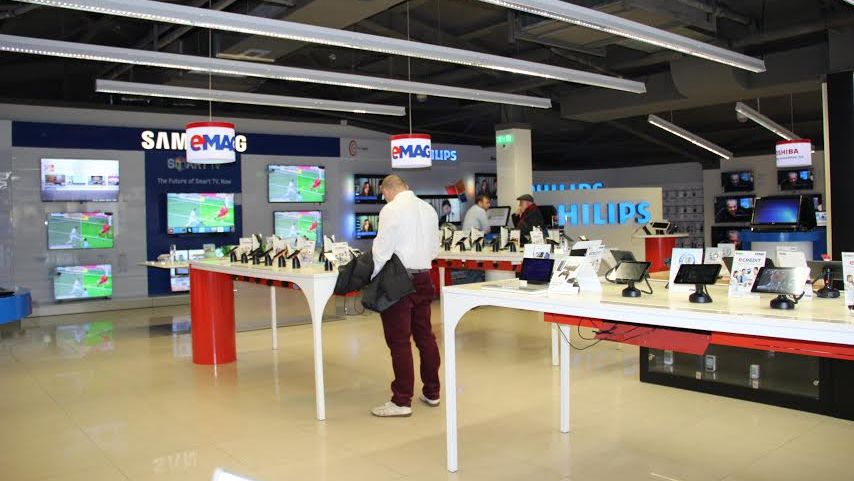Reduceri eMAG la televizoare Samsung, mobilier, produse auto și haine