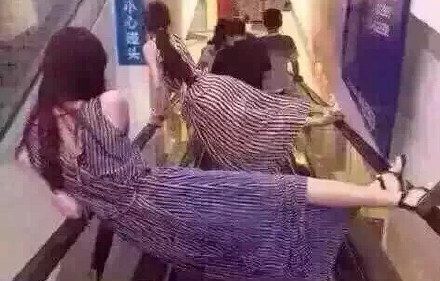 Imagini greu de înțeles. De ce merg chinezii așa pe scările rulante. Explicația e uimitoare