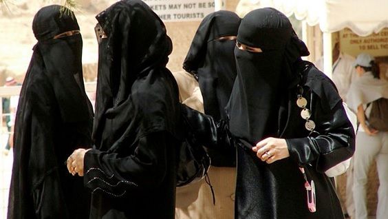 Femeia care a ucis o educatoare din Bihor, într-un mall din Abu Dhabi, a fost executată