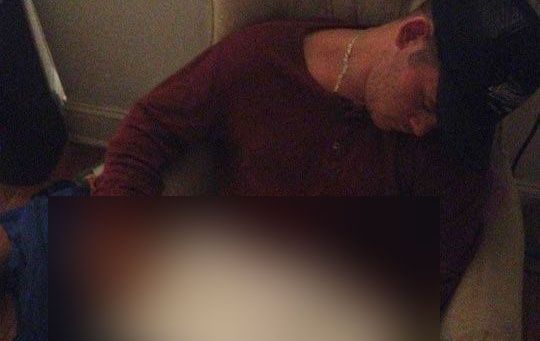 De ce să nu adormi la petrecere. Farsa inteligentă jucată unui tânăr de prietenii săi