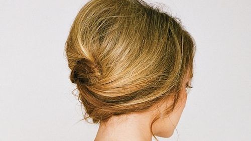 Cum să faci un coc franţuzesc în doar un minut