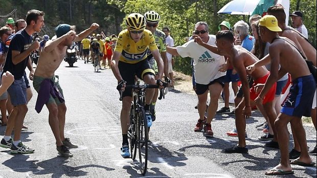 "Maieul galben" al "Marii Bucle" trece cu "succes" şi testul cu urină de la... spectatori