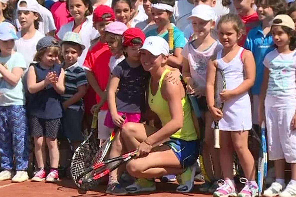 La "BRD Bucharest Open", Simona Halep a jucat tenis cu copii