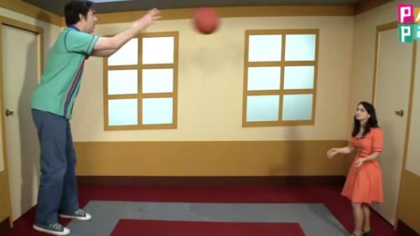 O iluzie optică uimitoare: cine e mai înalt: băiatul sau fata? Ce se întâmplă când schimbă locurile