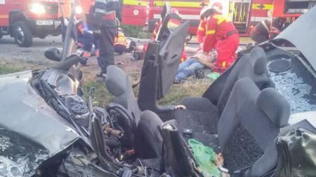Accident îngrozitor: Trei persoane au murit şi patru au fost rănite