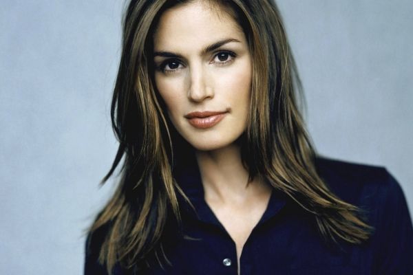 Gest senzaţional: Cindy Crawford, la 49 de ani, topless în pădure