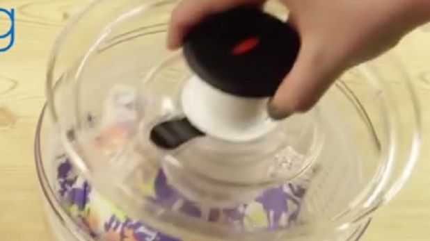 Şi-a pus sutienul într-un mixer! Ce a urmat te va lăsa mască