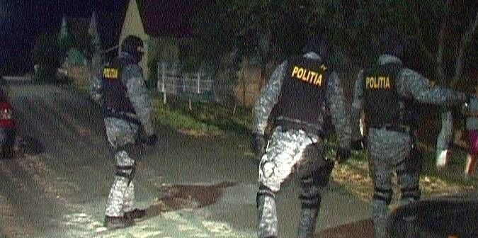 Bătaie ca-n filme la o nuntă, cu cuţite, pari şi topoare. Un om a fost ucis