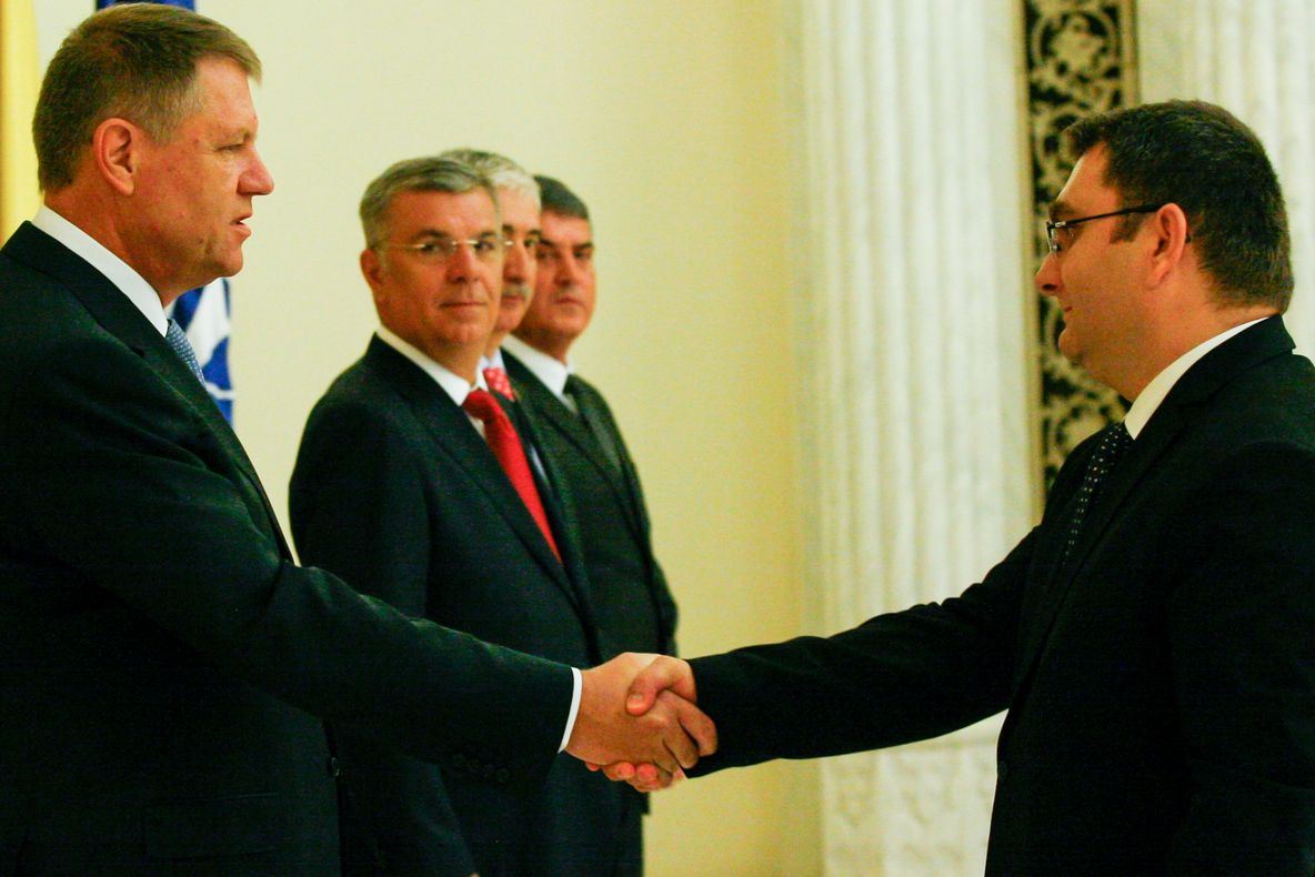 Iulian Matache a depus jurământul de învestitură la Transporturi. Ponta, absent de la ceremonie 