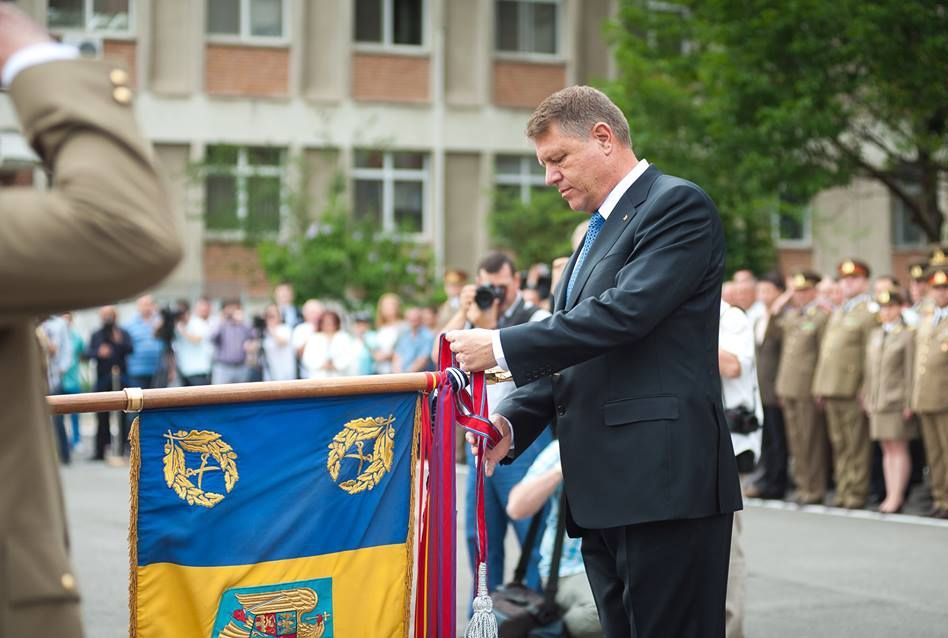Klaus Iohannis, la aniversarea Regimentului 30 Garda: Prin tot ce faceți, sunteți un exemplu 