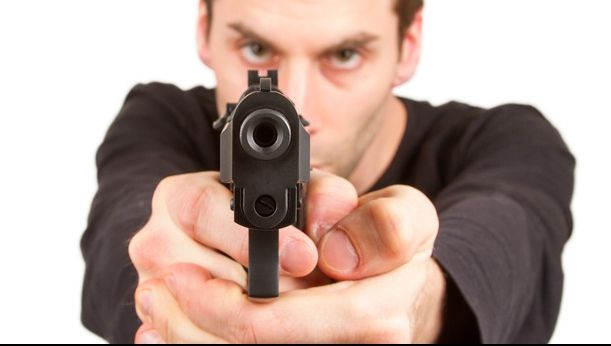 Țară de infractori! Românii cumpără arme letale de pe Internet