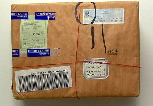 Portofelul burdușit i-a dispărut în vacanță. Apoi, uimire: a primit acasă un colet și un bilet