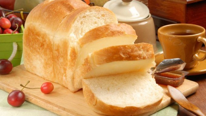 Ce se întâmplă în organismul tău când nu mai mănânci pâine albă