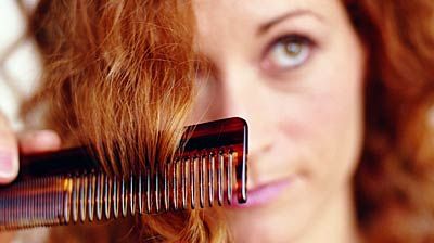 Ţi se îngrasă părul foarte repede? Cele mai bune tratamente naturiste