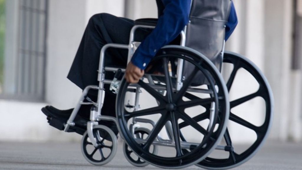 Era paralizat, dar acum merge! Mai mult robot decât om? 