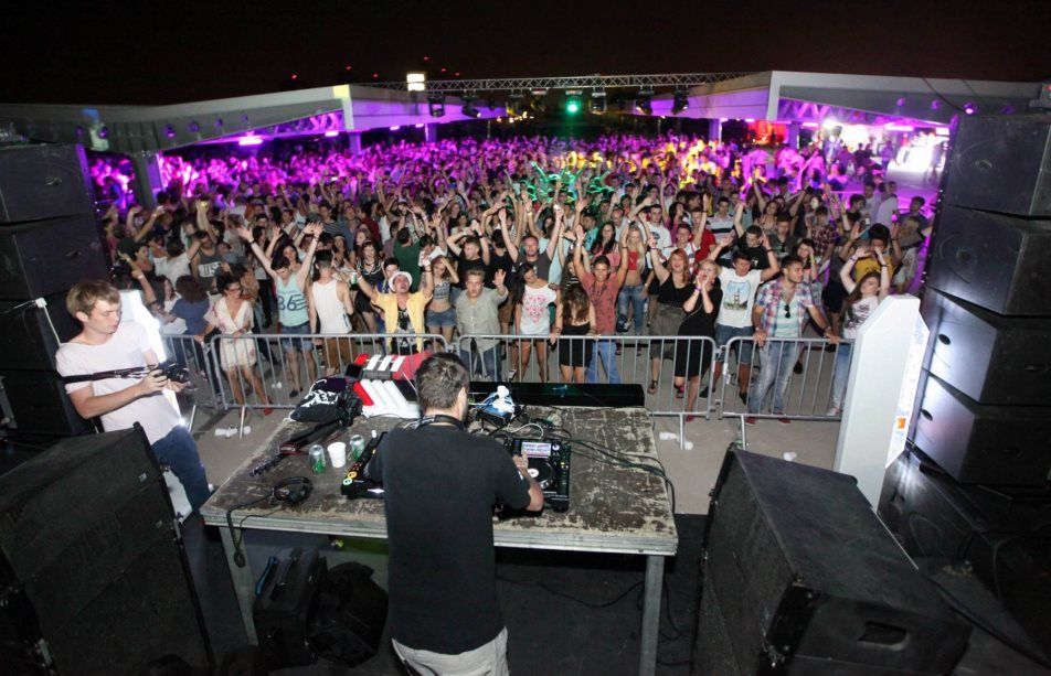 Ce facem în weekend: petreceri la înălţime, magie uluitoare, concerte incendiare sau serate muzicale