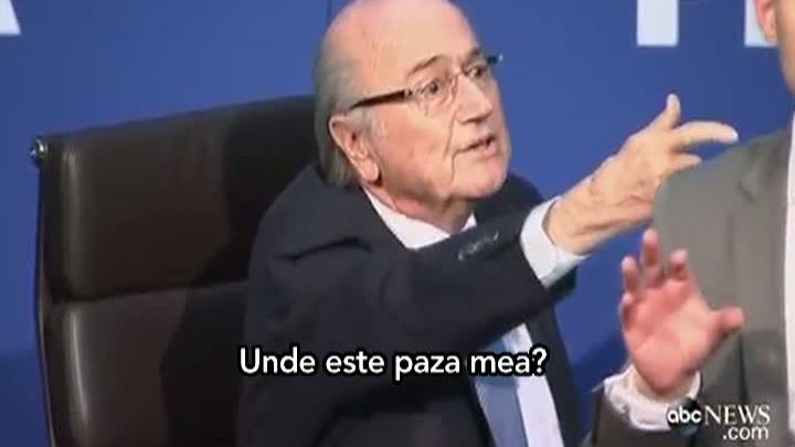 Incident bizar la conferinţa de presă a lui Blatter: "ploaie" de bani falşi. Ce anunţ a făcut