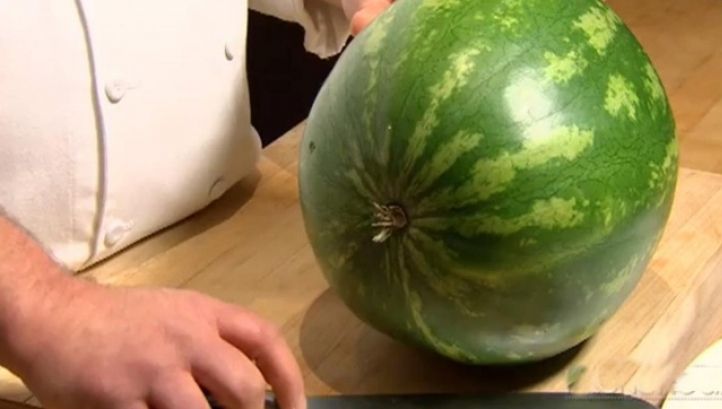 Cum să tai un pepene ca un adevărat CHEF