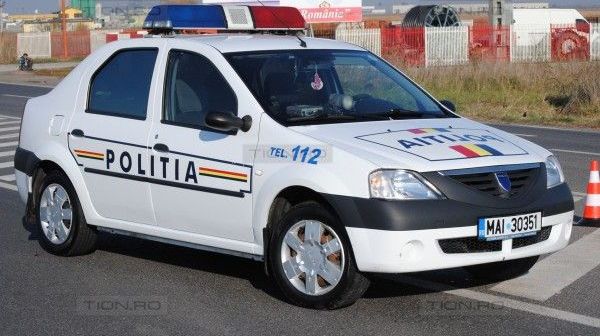 Urmărire spectaculoasă de maşini. Implicaţi? Poliţiştii şi contrabandiştii de ţigări