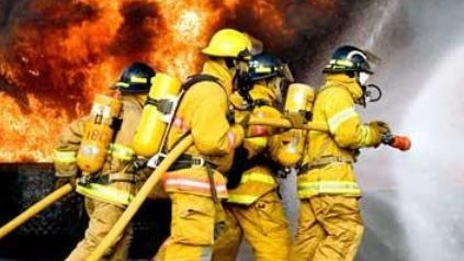 Explozii violente, urmate de incendiu, la o rafinărie din sudul Franţei 