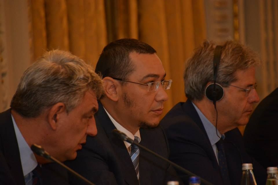 FOTO. Victor Ponta, cu barbă la primul eveniment public, după ce și-a reluat atribuțiile de premier