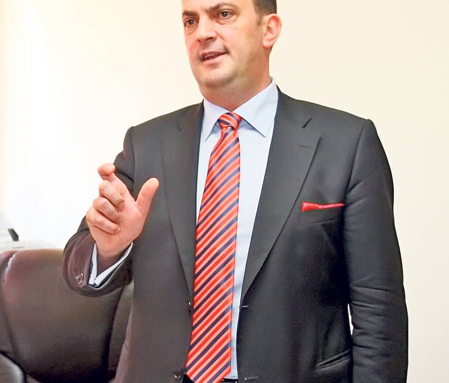 Reacție de necrezut a primarului Rareș Mănescu, în cazul copilului abuzat, legat cu sfoară de ușă